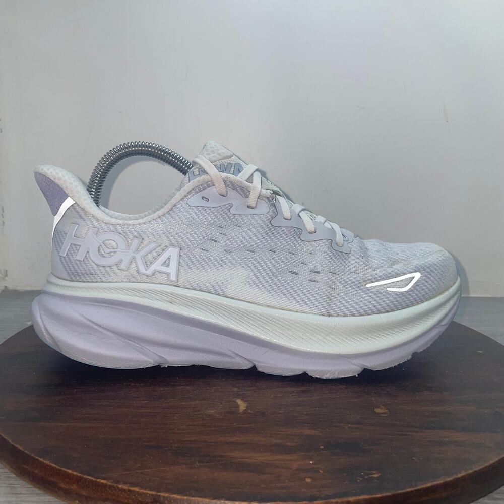 Hoka One One Clifton 9 1127896 EHR Sneaker Women's Size 8.5B Lilac Running Shoes